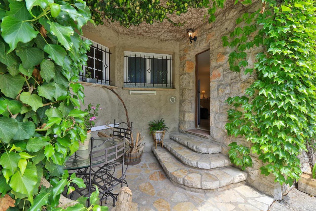 Le Mazet De Tourrettes Bed & Breakfast Dış mekan fotoğraf